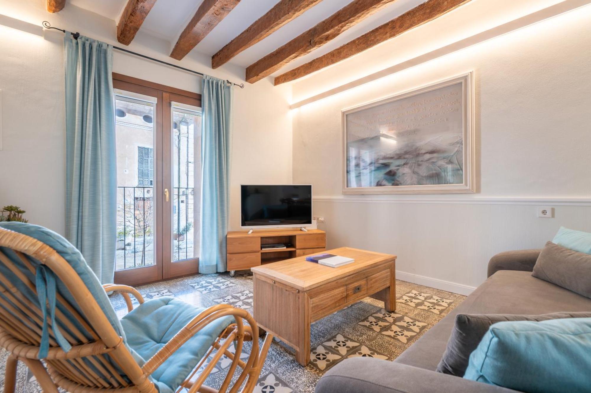 Apartment 32 1 *